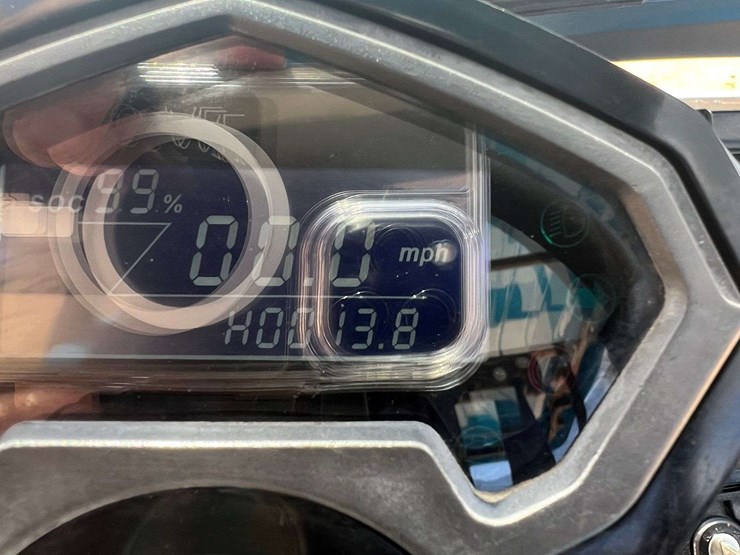 2023-bintelli-6-seater-electric-golf-cart-w/-on-board-charger-(186-miles-showing)-image-36