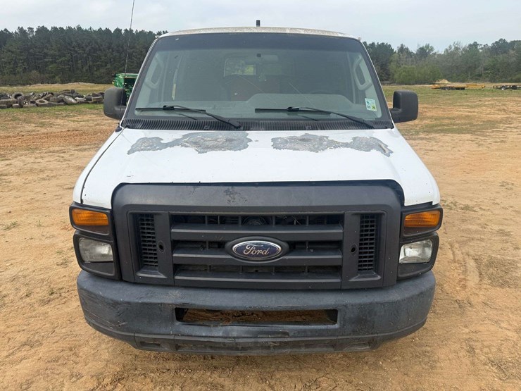 2013-ford-e350-image-5