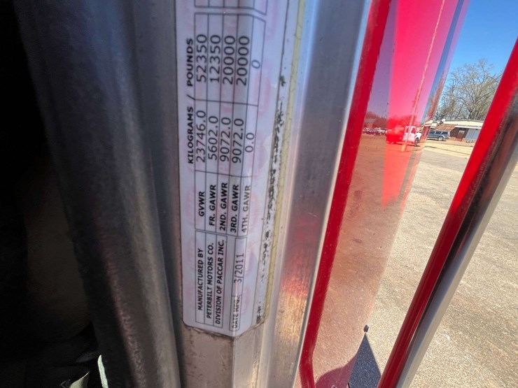 2012-peterbilt-386-image-43