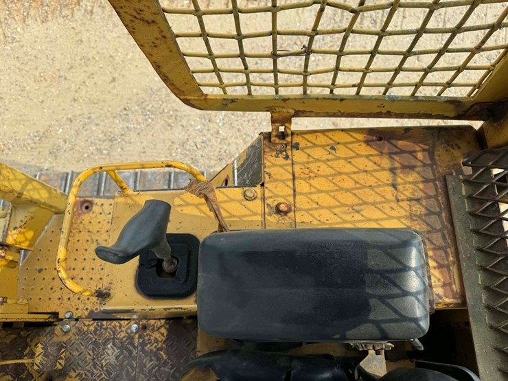 1999-caterpillar-d4c-image-23