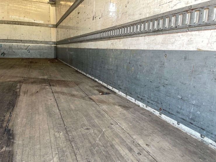 2016-freightliner-m2-106-image-17