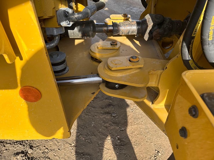 2021-caterpillar-926m-image-16