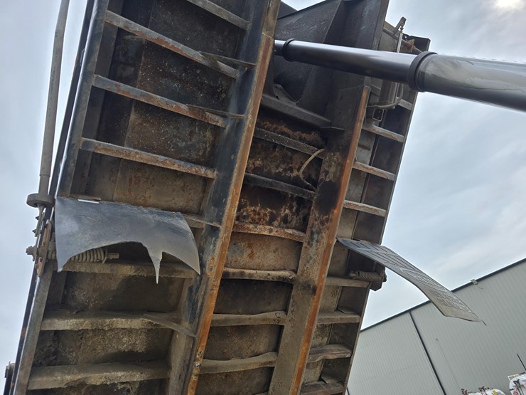 2003-mack-rd688s-image-38