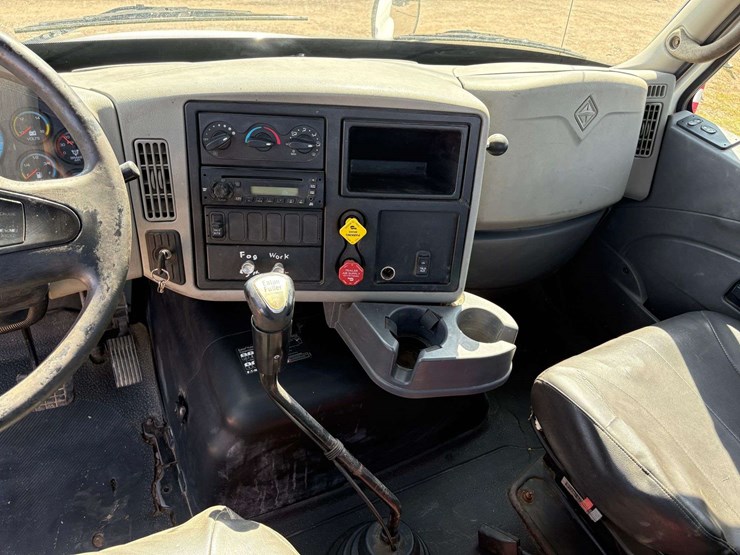 2010-international-8600-image-16