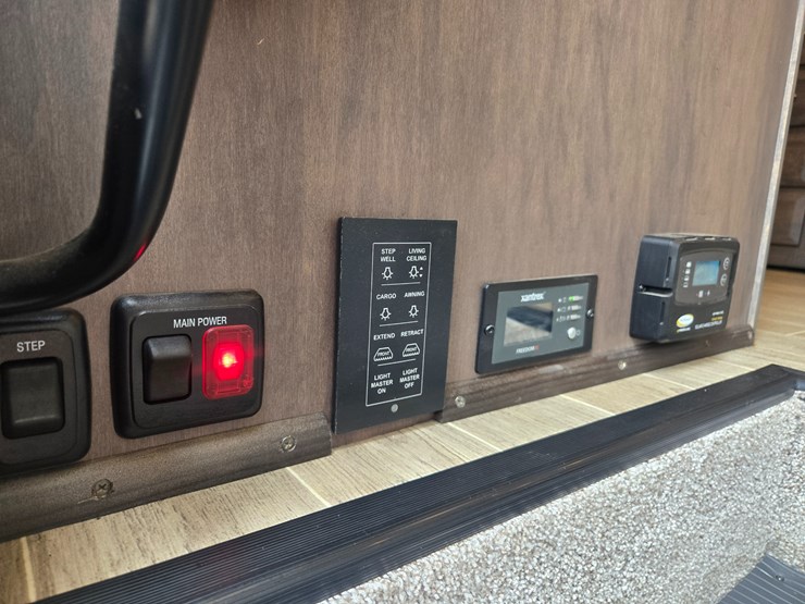 2020-ford-f550-image-24