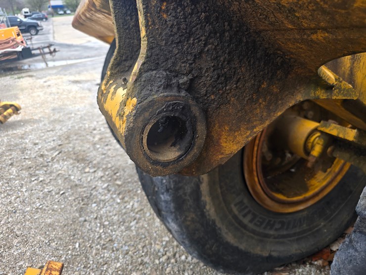 2006-deere-1812c-image-43