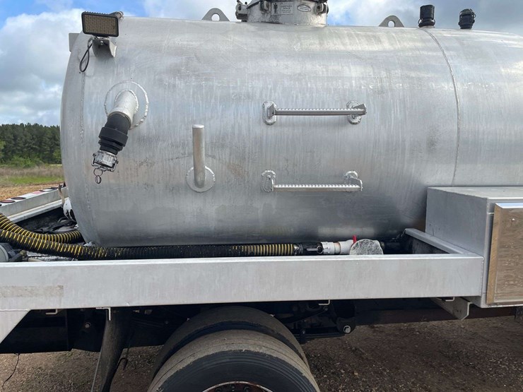 2017-ford-f550-xl-image-16