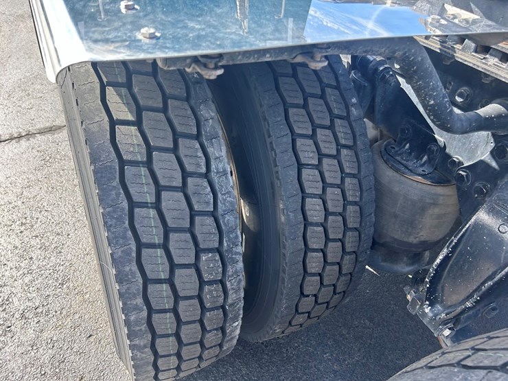 2022-western-star-4900-image-24