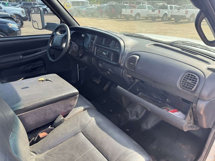 2002-dodge-ram-3500-image-13