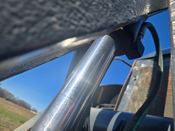 2015-deere-410l-image-19