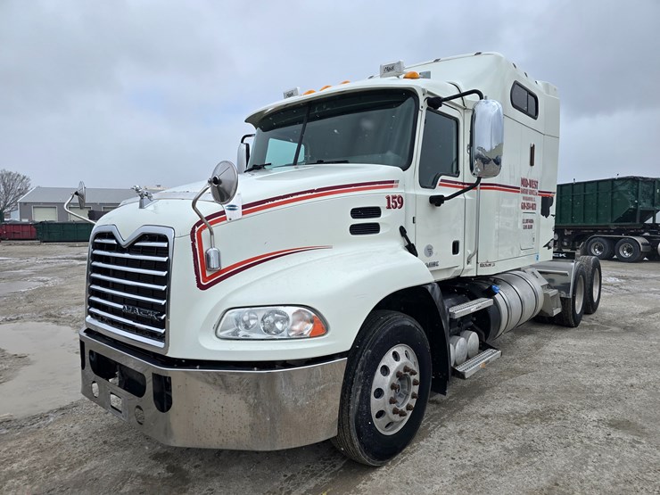#22593-•-2016-mack-cxu613-pinnacle-sleeper-truck-image-2