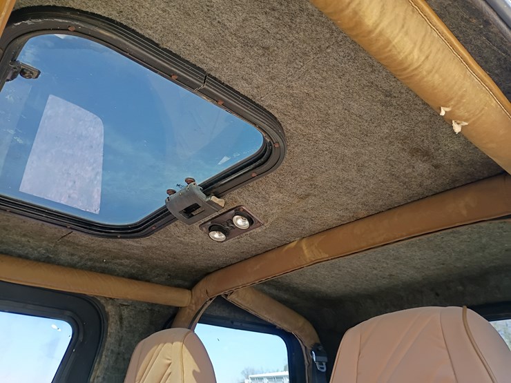 1993-jeep-wrangler-image-34