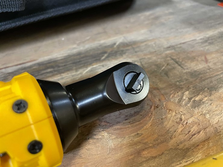 #2432-•-dewalt-style-cordless-ratchet-wrench-with-case-(pr12)-image-4