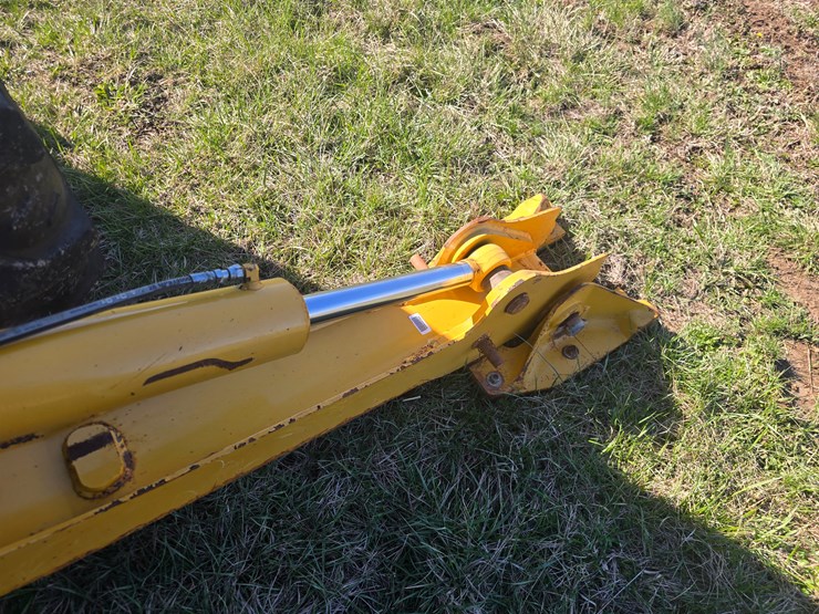 2015-deere-410l-image-48