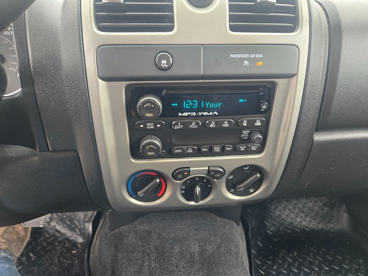 2011-chevrolet-colorado-image-36