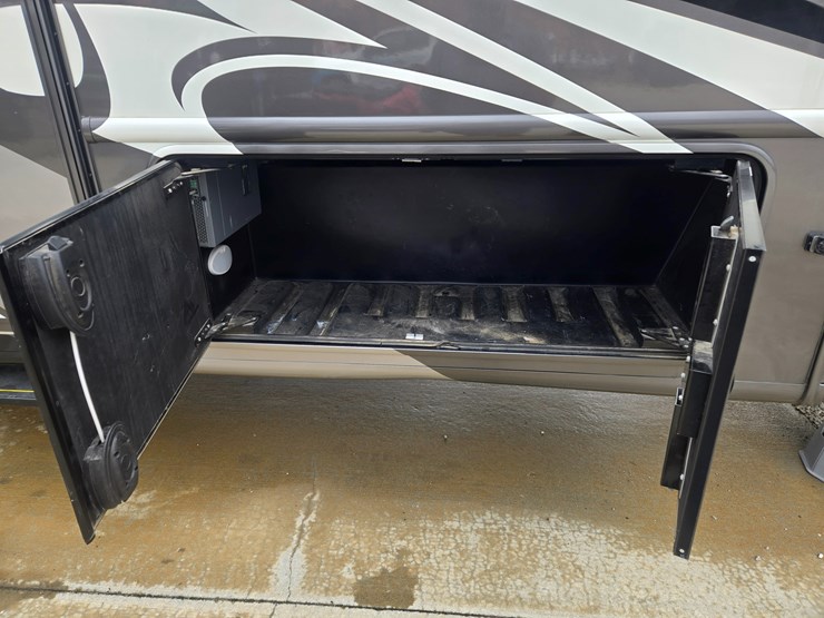 2020-ford-f550-image-94