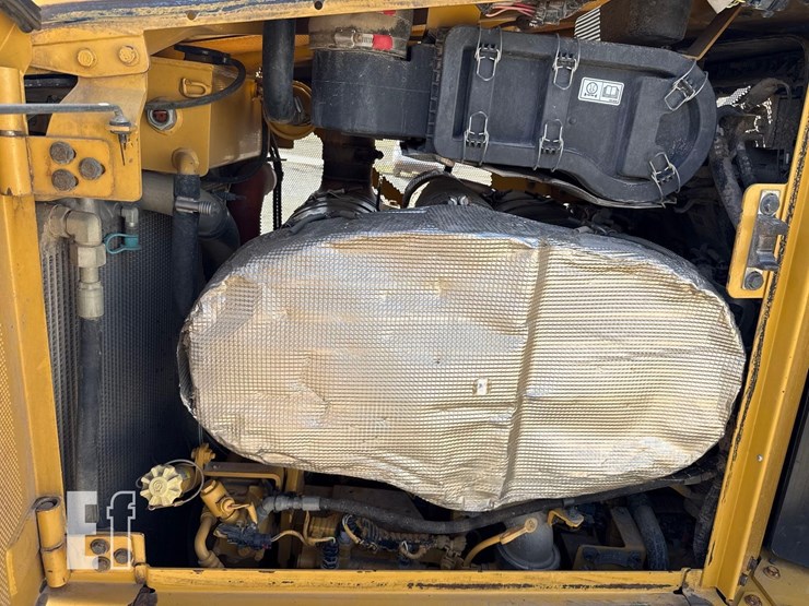 2016-caterpillar-d6t-lgp-image-30