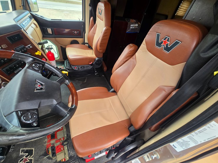 2017-western-star-5700xe-image-59