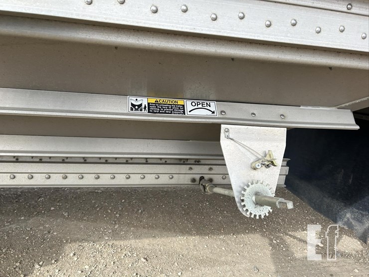2025-wilson-grain-trailer-image-70