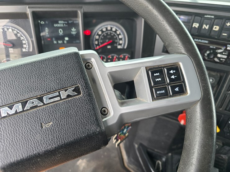 #22610-•-2019-mack-anthem-sleeper-truck-image-55