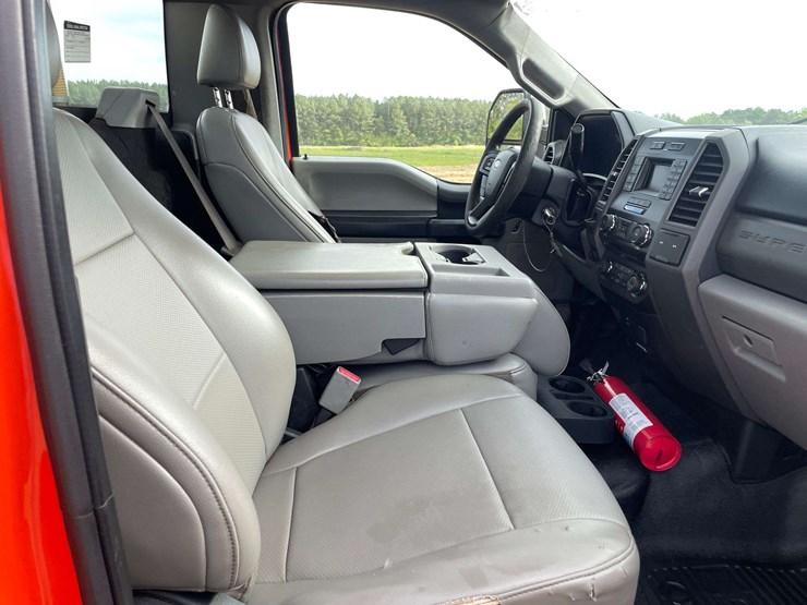 2017-ford-f550-xl-image-18