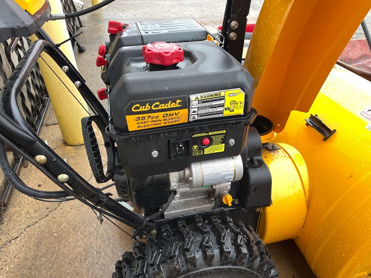 #7011-•-cub-cadet-26"-snowblower-(o3)-image-15