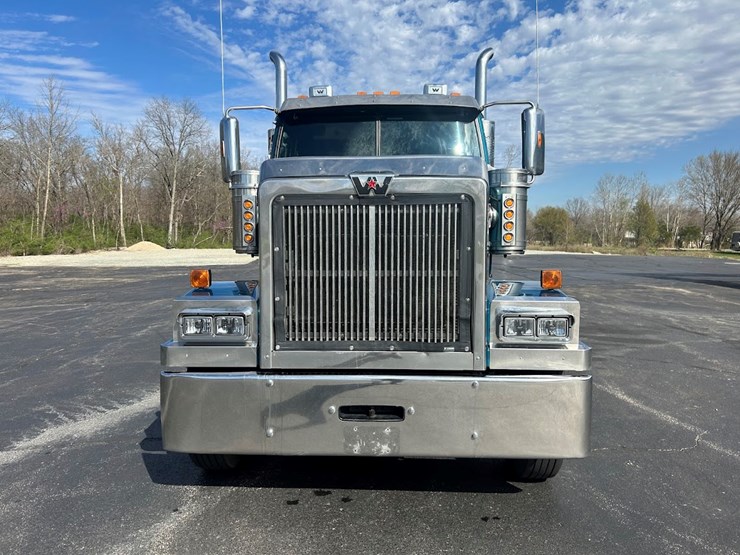 2022-western-star-4900-image-2