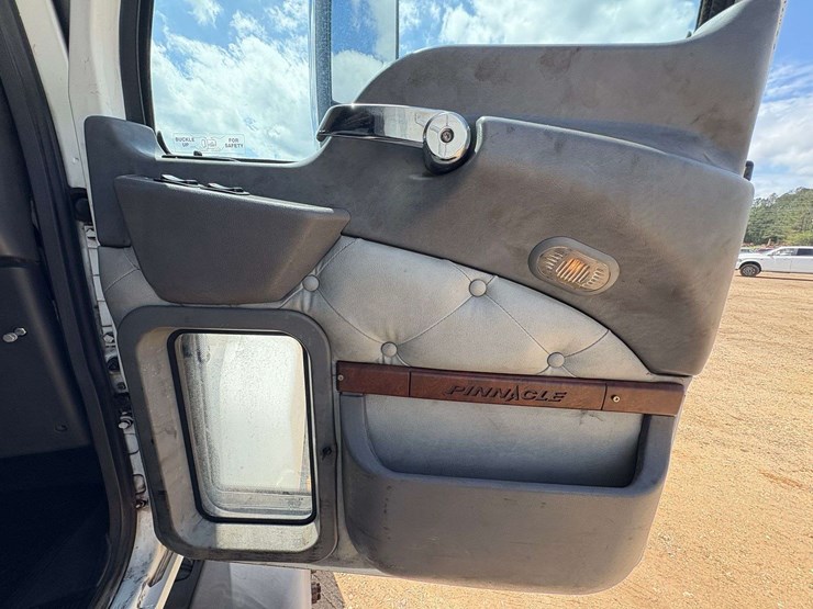 2013-mack-pinnacle-cxu613-image-18