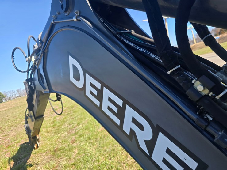 2015-deere-410l-image-54