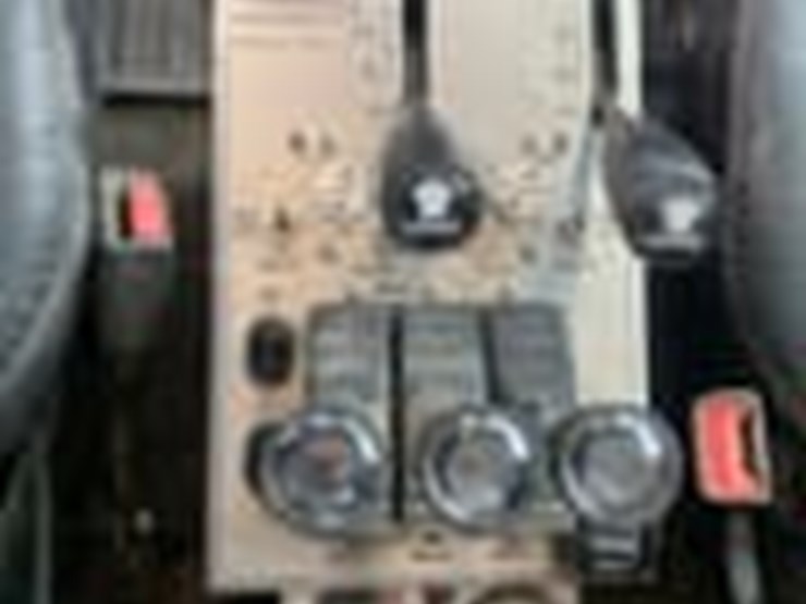 2005-kenworth-t800b-image-27