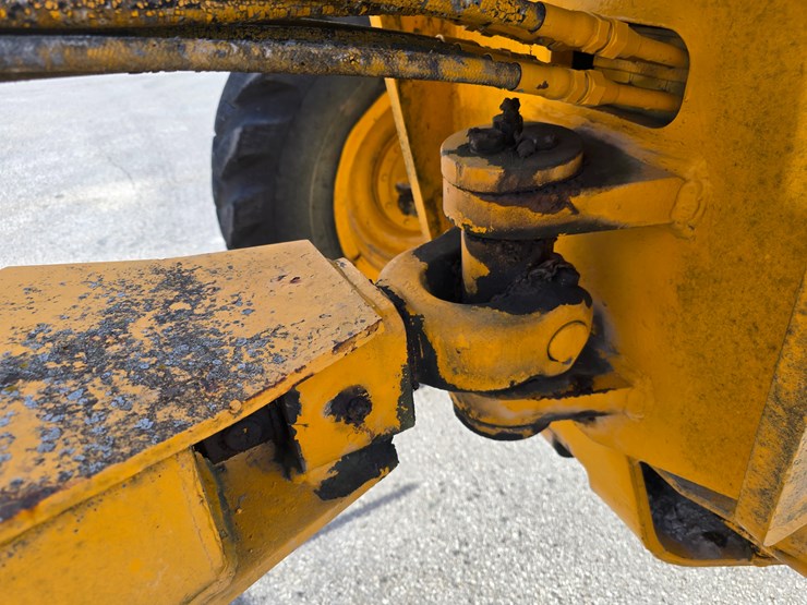 1971-deere-570a-image-26