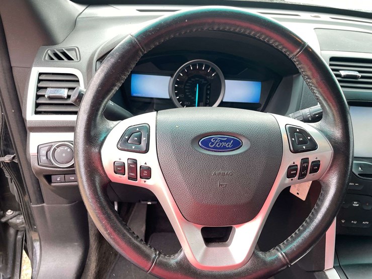 2015-ford-explorer-xlt-image-12