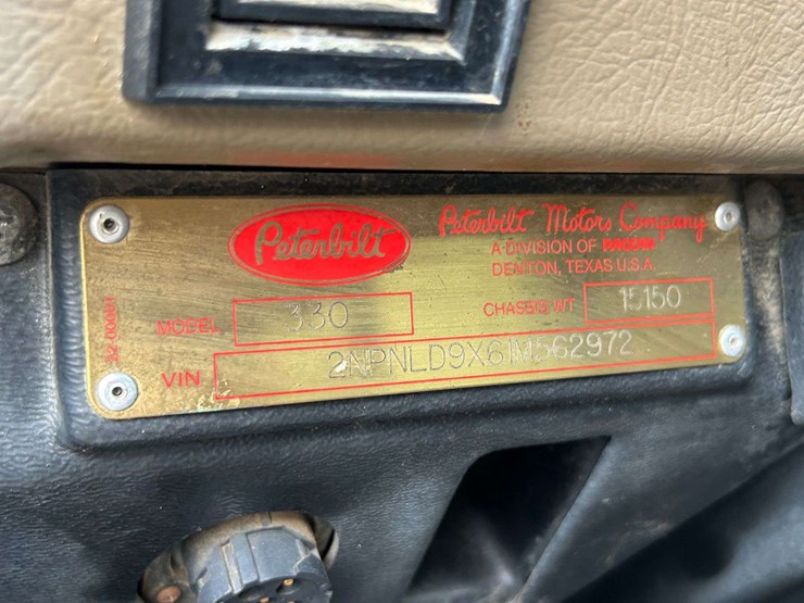 2001-peterbilt-330-image-59