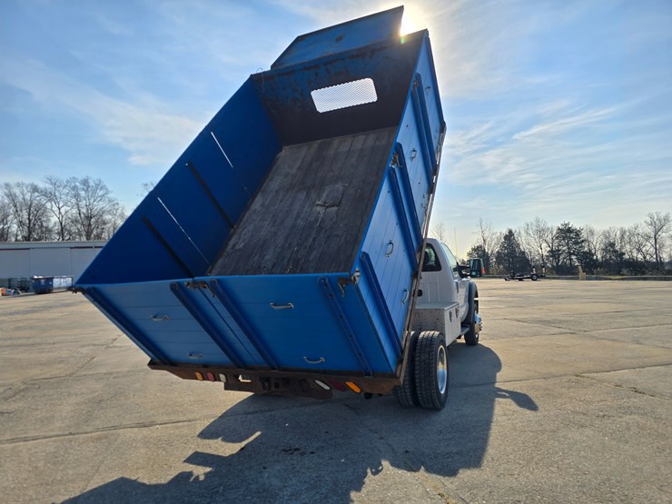 2016-ford-f550-image-28