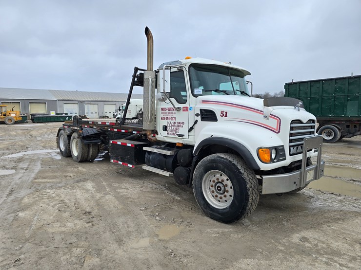 #22590-•-2007-mack-cv713-granite-roll-off-truck-image-18