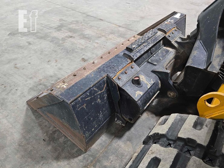 2022-jcb-3ts-8t-image-12