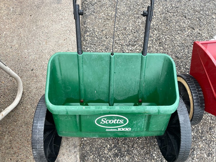 #7021-•-(2)-fertilizer-spreaders-and-wheelbarrow-(o3)-image-8