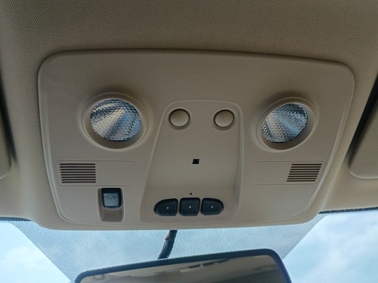 2011-chevrolet-traverse-image-44