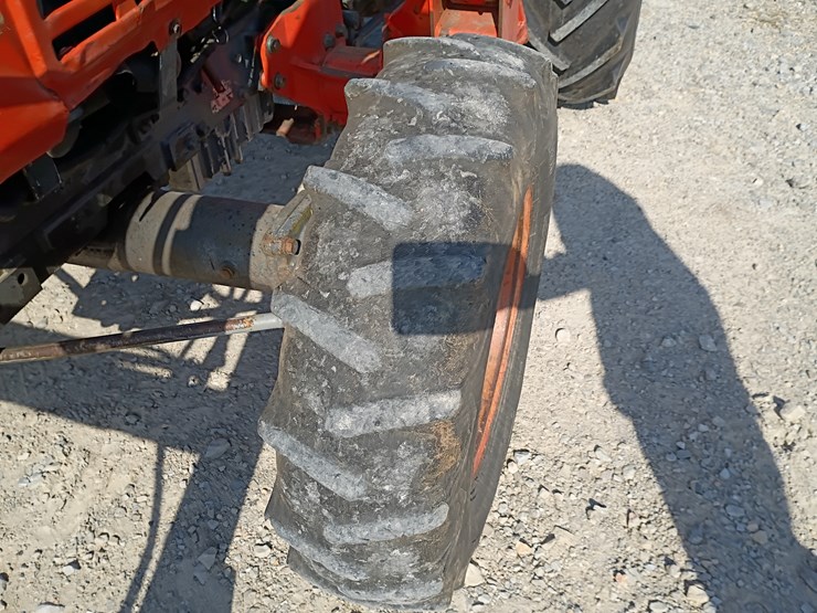 2001-kubota-l4300-image-44