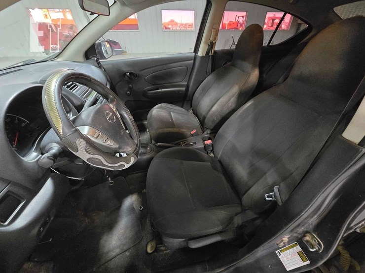 2015-nissan-versa-image-9