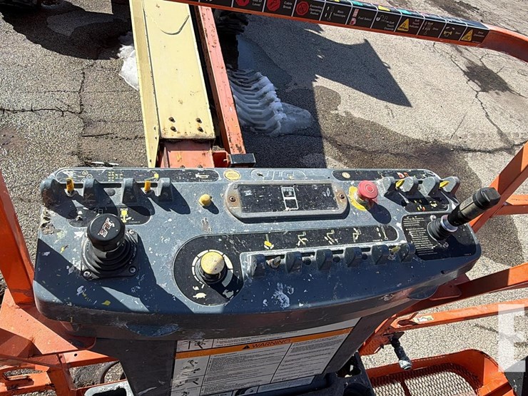 2014-jlg-600s-image-18