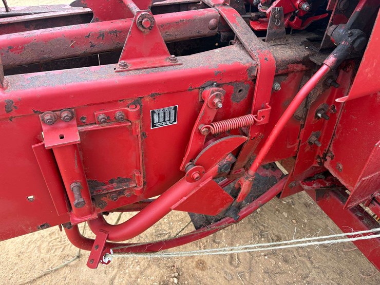 new-holland-326-image-26