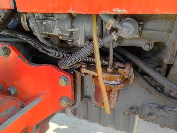 2001-kubota-l4300-image-22