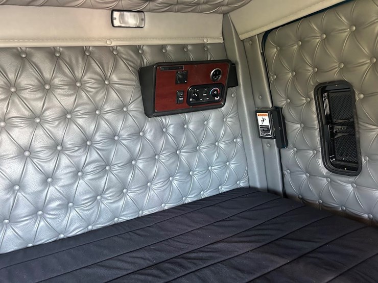 2022-western-star-4900-image-16