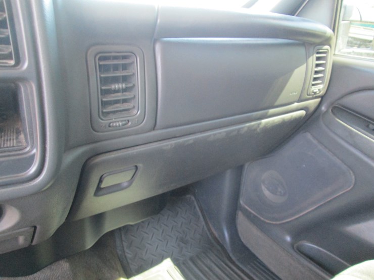 2004-chevrolet-2500hd-image-31