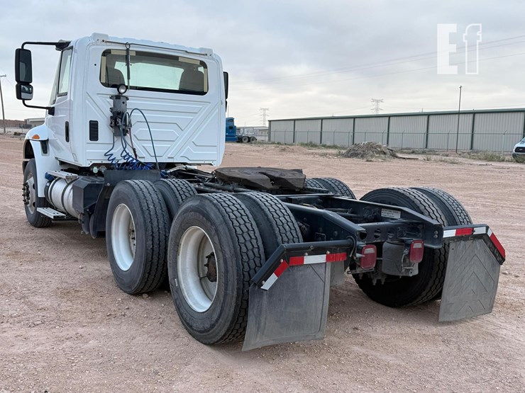 2018-international-durastar-4400-image-4