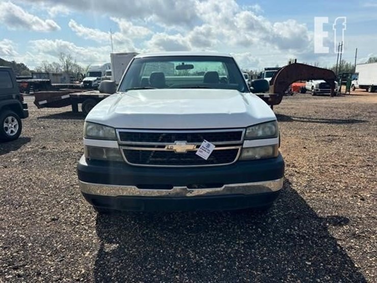 2006-chevrolet-2500-image-2