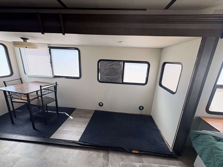 2020-coleman-dutchman-travel-trailer-image-13