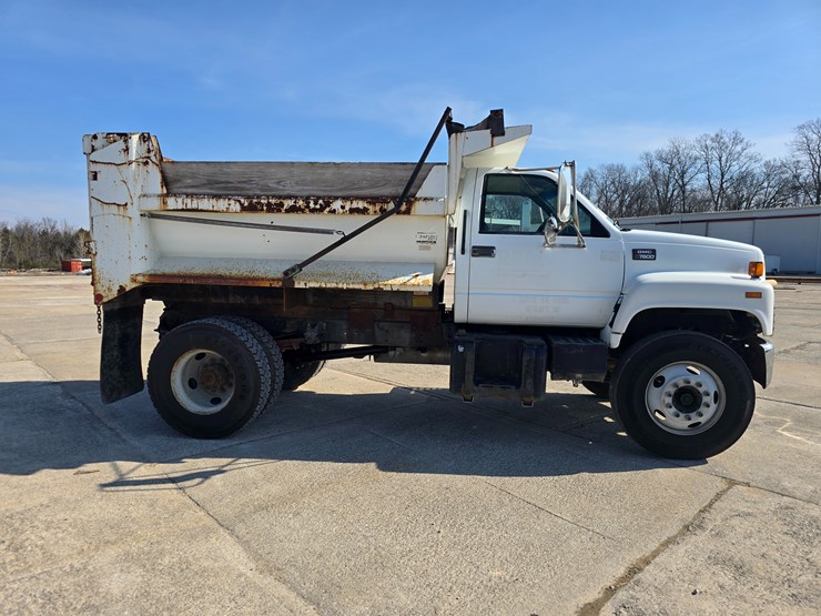 #22520-•-2002-gmc-c7500-dump-truck-image-16