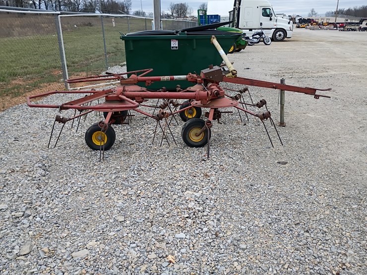 new-holland-540-image-6